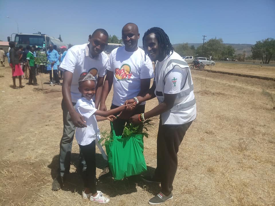 Community outreach team supporting a young learner